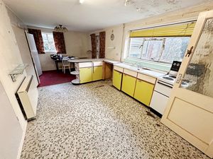 Kitchen- click for photo gallery